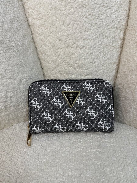 محفظة من Guess حجم وسط مع سحاب داخلي