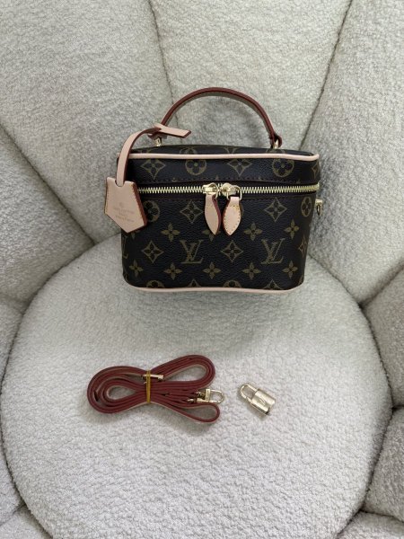 حقيبة Louis Vuitton على شكل بوكس كوالتي توب