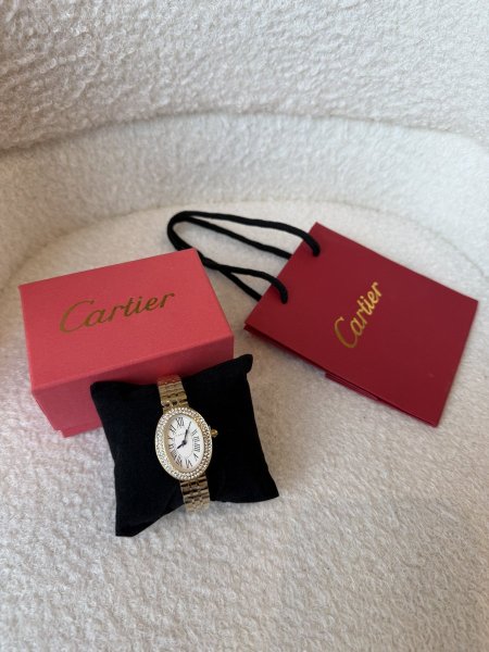 ساعة من كارتير هاردوير ذهبي ارضية لون ابيض <br> <span class='text-color-warm'>سيتوفر قريباً</span>