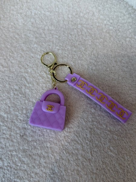 ميدالية مميزة من شانيل