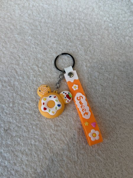 ميدالية كيوت على شكل دونات