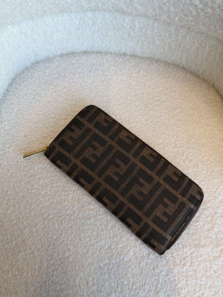 محفظة من فيندي كواليتي جداً عالية