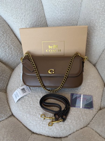 حقيبة من كوتش حجم وسط كواليتي جداً عالية شاملة العلبة <br> <span class='text-color-warm'>سيتوفر قريباً</span>