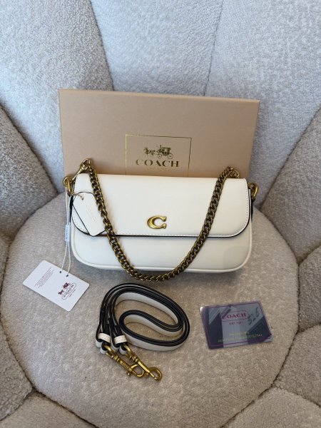 حقيبة من كوتش حجم وسط كواليتي جداً عالية شاملة العلبة