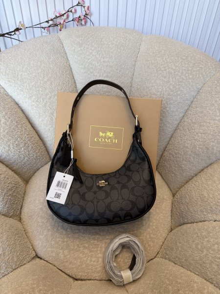 حقيبة من كوتش حجم وسط كواليتي جداً عالية شاملة العلبة