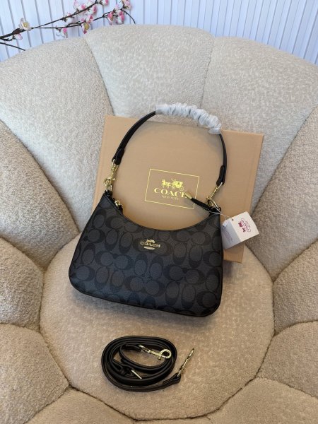 حقيبة من كوتش حجم وسط كواليتي جداً عالية شاملة العلبة