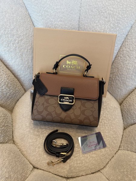 حقيبة من كوتش حجم وسط كواليتي جداً عالية شاملة العلبة