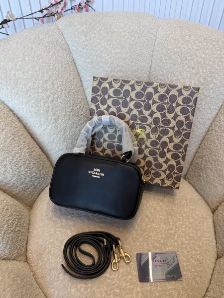 حقيبة من كوتش حجم 21سم كواليتي جداً عالية شاملة العلبة