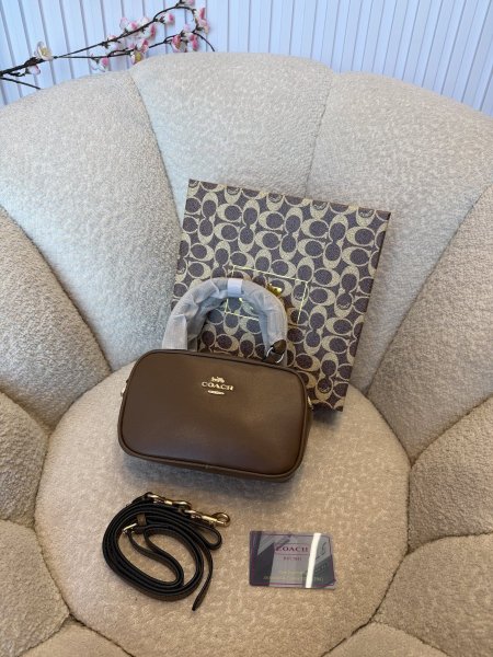 حقيبة من كوتش حجم 21سم كواليتي جداً عالية شاملة العلبة