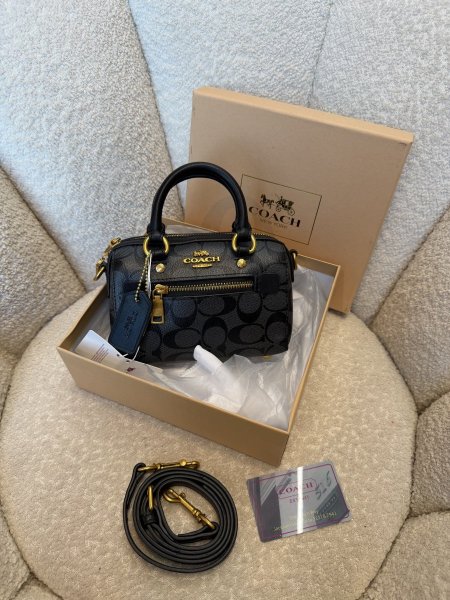 حقيبة من كوتش حجم ميني كواليتي جداً عالية شاملة العلبة