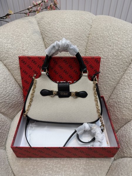 حقيبة من جيس حجم وسط كواليتي جداً عالية شاملة العلبة <br> <span class='text-color-warm'>سيتوفر قريباً</span>