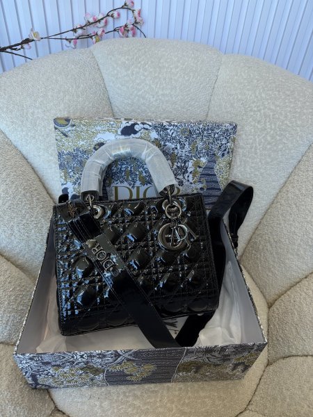 حقيبة ليدي ديور حجم 25سم كواليتي جداً عالية شاملة العلبة