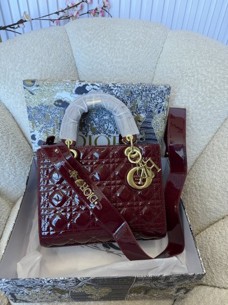 حقيبة ليدي ديور حجم 25سم كواليتي جداً عالية شاملة العلبة