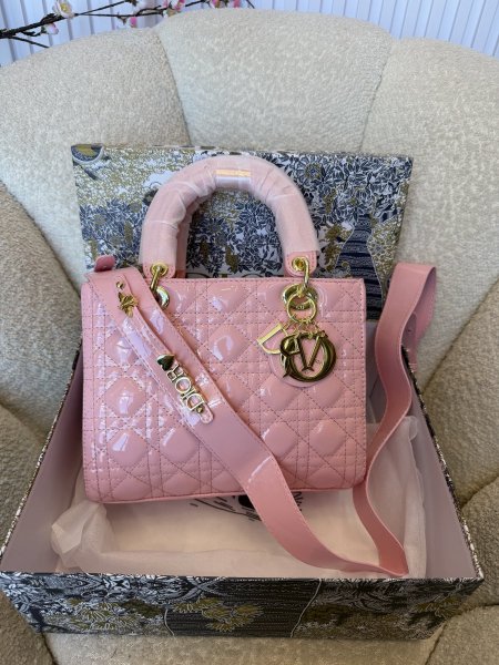 حقيبة ليدي ديور حجم 25سم كواليتي جداً عالية شاملة العلبة <br> <span class='text-color-warm'>سيتوفر قريباً</span>