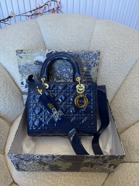 حقيبة ليدي ديور حجم 25سم كواليتي جداً عالية شاملة العلبة