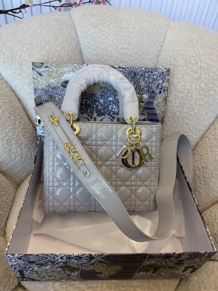 حقيبة ليدي ديور حجم 25سم كواليتي جداً عالية شاملة العلبة