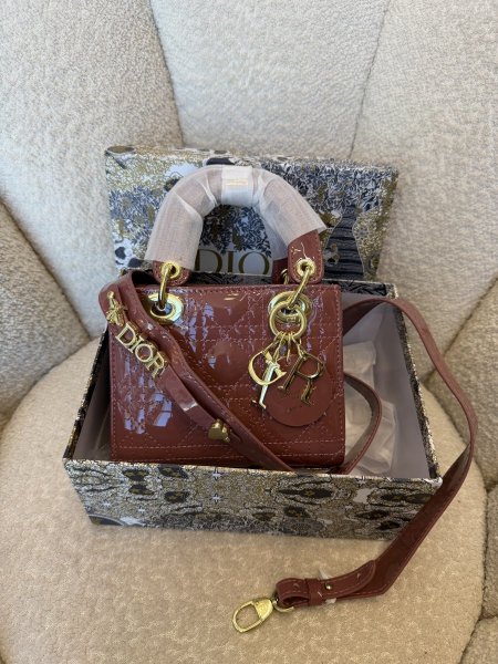 حقيبة ليدي ديور حجم 20سم كواليتي جداً عالية شاملة العلبة