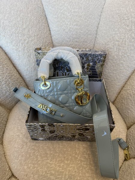 حقيبة ليدي ديور حجم 20سم كواليتي جداً عالية شاملة العلبة