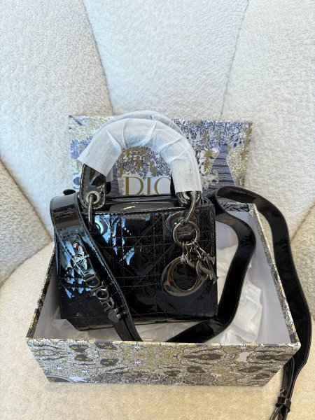 حقيبة ليدي ديور حجم 20سم كواليتي جداً عالية شاملة العلبة