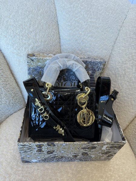 حقيبة ليدي ديور حجم 20سم كواليتي جداً عالية شاملة العلبة