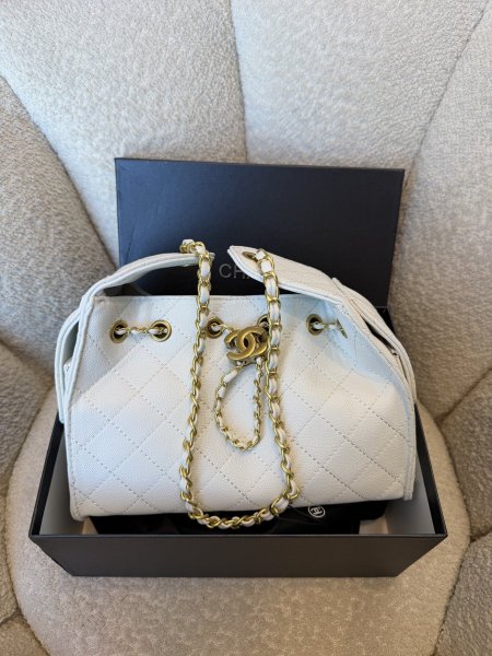 حقيبة الترند شانيل هوبو حجم 25 سم جلد كافيار شاملة العلبة كواليتي جداً عالية