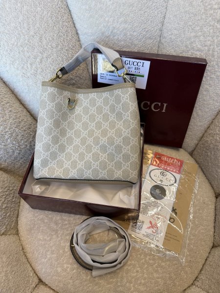 حقيبة مميزة من جوتشي حجم وسط كواليتي رهيبة شاملة العلبة <br> <span class='text-color-warm'>سيتوفر قريباً</span>