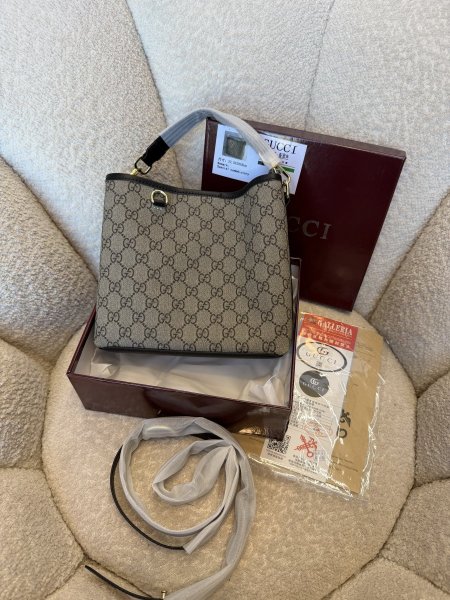 حقيبة مميزة من جوتشي حجم وسط كواليتي رهيبة شاملة العلبة