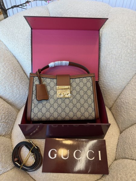 حقيبة مميزة من جوتشي حجم وسط كواليتي رهيبة شاملة العلبة