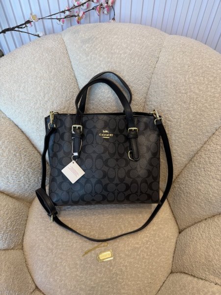 حقيبة مميزة من كوتش حجم وسط كواليتي جداً عالية
