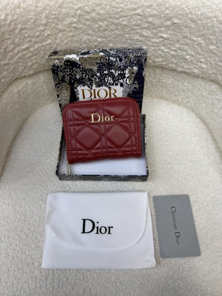 محفظة Dior حجم وسط كواليتي جداً عالية