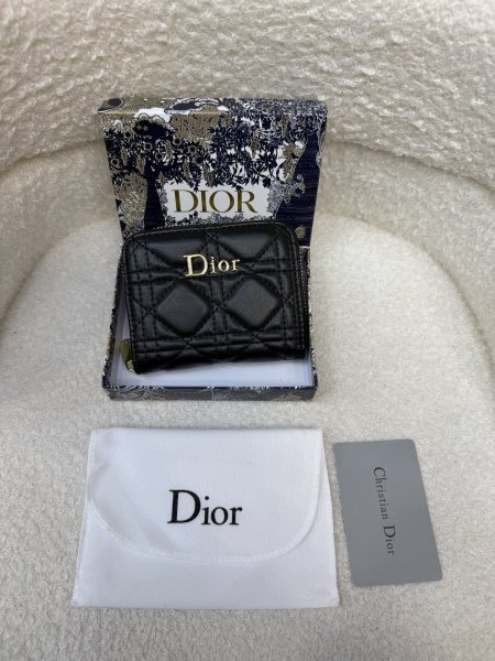 محفظة Dior حجم وسط كواليتي جداً عالية