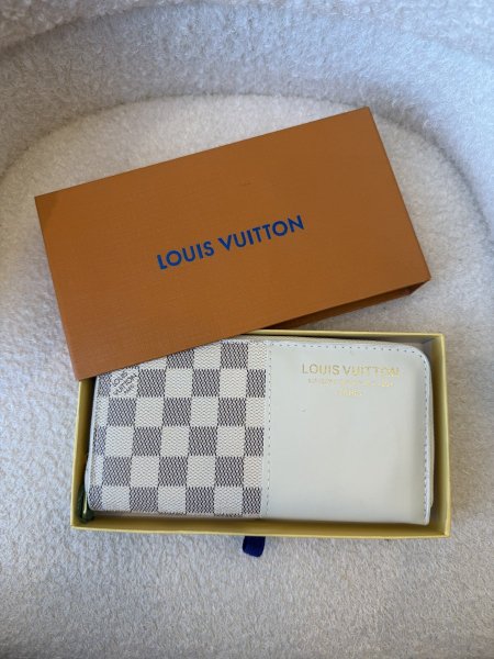 محفظة من لوي فيتون جلد طبيعي كواليتي جداً عالية