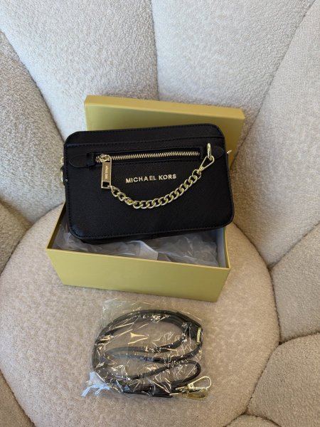 حقيبة من مايكل كورس حجم وسط كواليتي جداً عالية شاملة العلبة