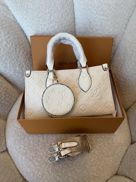 حقيبة من لوي فيتون حجم وسط كواليتي جداً عالية شاملة العلبة