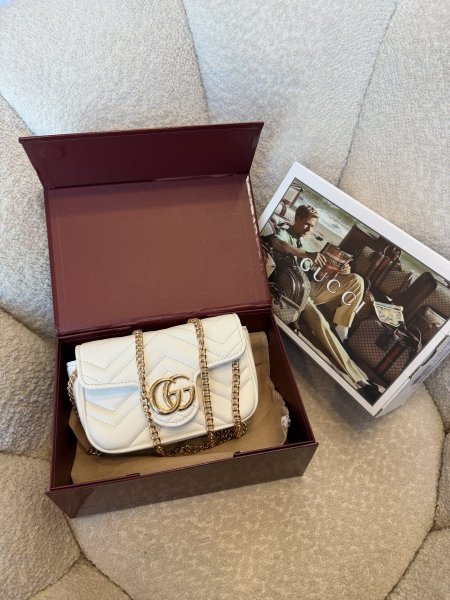 حقيبة من جوتشي حجم ميني تحتوي على بوكس خارجي و داخلي كواليتي جداً عالية
