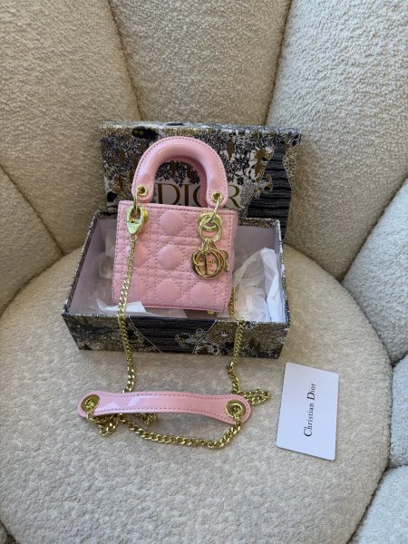 ميني ليدي ديور حجم 15 سم شاملة العلبة <br> <span class='text-color-warm'>سيتوفر قريباً</span>