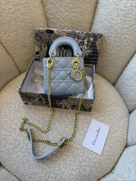 ميني ليدي ديور حجم 15 سم شاملة العلبة <br> <span class='text-color-warm'>سيتوفر قريباً</span>