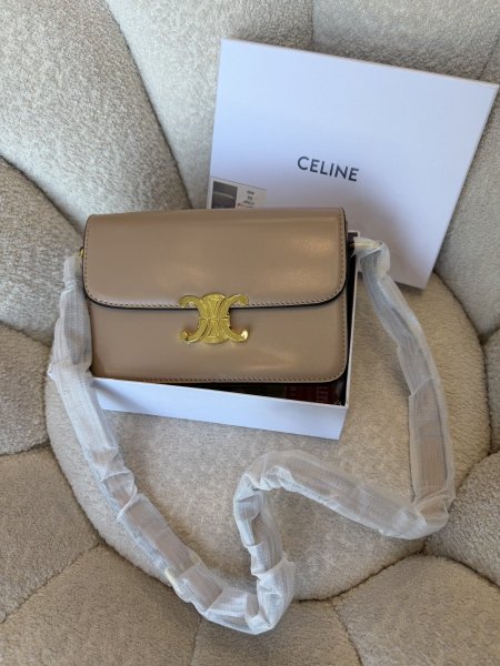 حقيبة من سيلين حجم وسط كواليتي جداً عالية شاملة العلبة