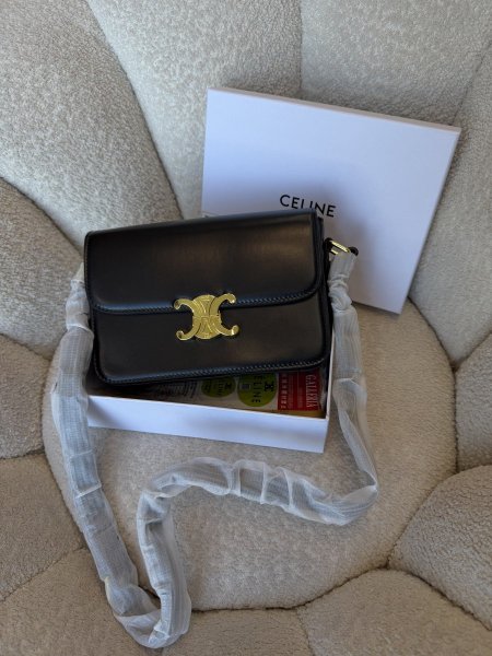 حقيبة من سيلين حجم وسط كواليتي جداً عالية شاملة العلبة