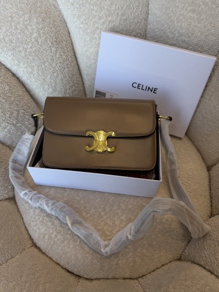 حقيبة من سيلين حجم وسط كواليتي جداً عالية شاملة العلبة