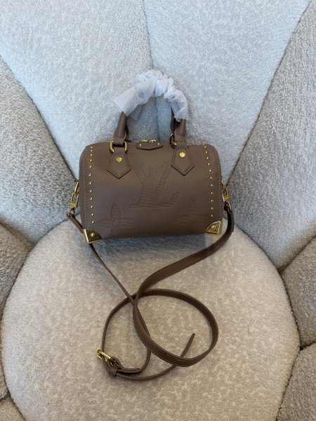 حقيبة الترند من لوي فيتون حجم 22 سم كواليتي جداً عالية <br> <span class='text-color-warm'>سيتوفر قريباً</span>