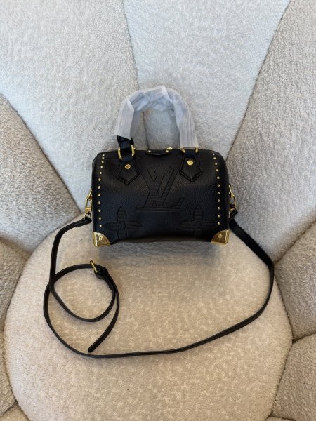 حقيبة الترند من لوي فيتون حجم 22 سم كواليتي جداً عالية