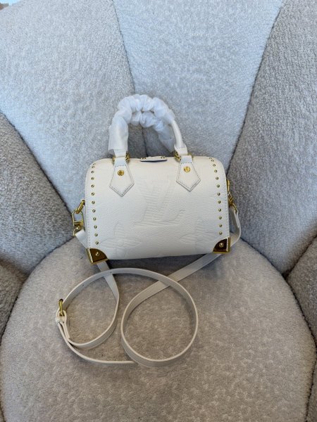 حقيبة الترند من لوي فيتون حجم 22 سم كواليتي جداً عالية <br> <span class='text-color-warm'>سيتوفر قريباً</span>