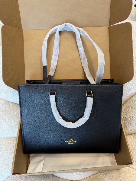 حقيبة من كوتش كواليتي مطابقة للأصلي تماماً حجم 36سم شاملة البوكس