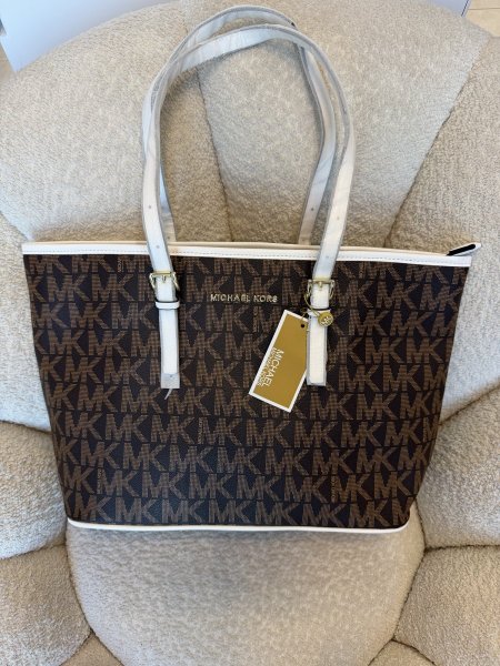 حقيبة من مايكل كورس حجم كبير كواليتي جداً عالية