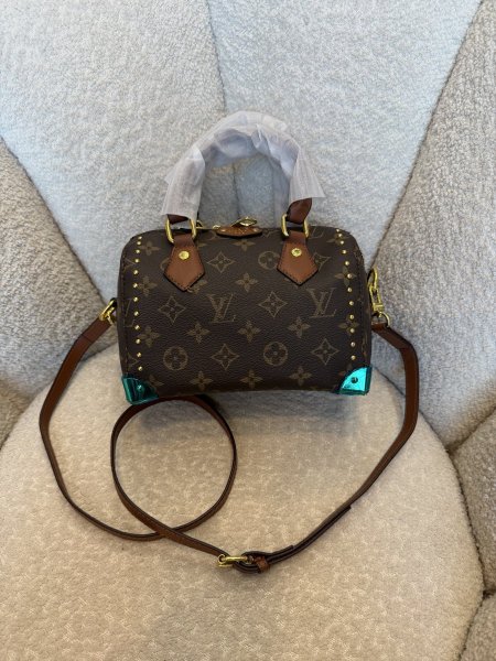 حقيبة الترند من لوي فيتون حجم 22 سم كواليتي جداً عالية <br> <span class='text-color-warm'>سيتوفر قريباً</span>