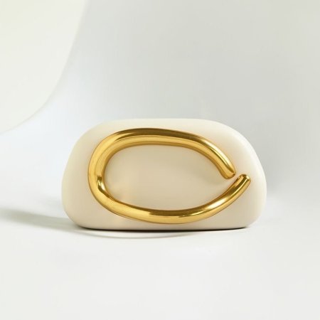 حقيبة الترند من ZARA <br> <span class='text-color-warm'>سيتوفر قريباً</span>