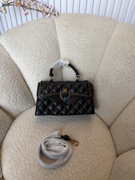 حقيبة اصلية من براند BANEVANF كواليتي جداّ عالية <br> <span class='text-color-warm'>سيتوفر قريباً</span>