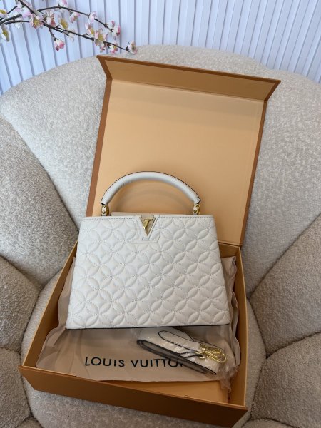 حقيبة مميزة من لوي فيتون حجم 25 سم كواليتي جداّ عالية شاملة العلبة