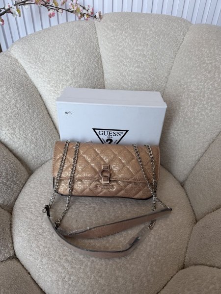 حقيبة مميزة من جيس حجم وسط كواليتي جداّ عالية شاملة العلبة <br> <span class='text-color-warm'>سيتوفر قريباً</span>